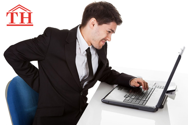Tư thế ngồi làm việc cấm kỵ đối với dân văn phòng