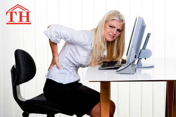 Tư thế ngồi làm việc cấm kỵ cho dân văn phòng gây đau lưng